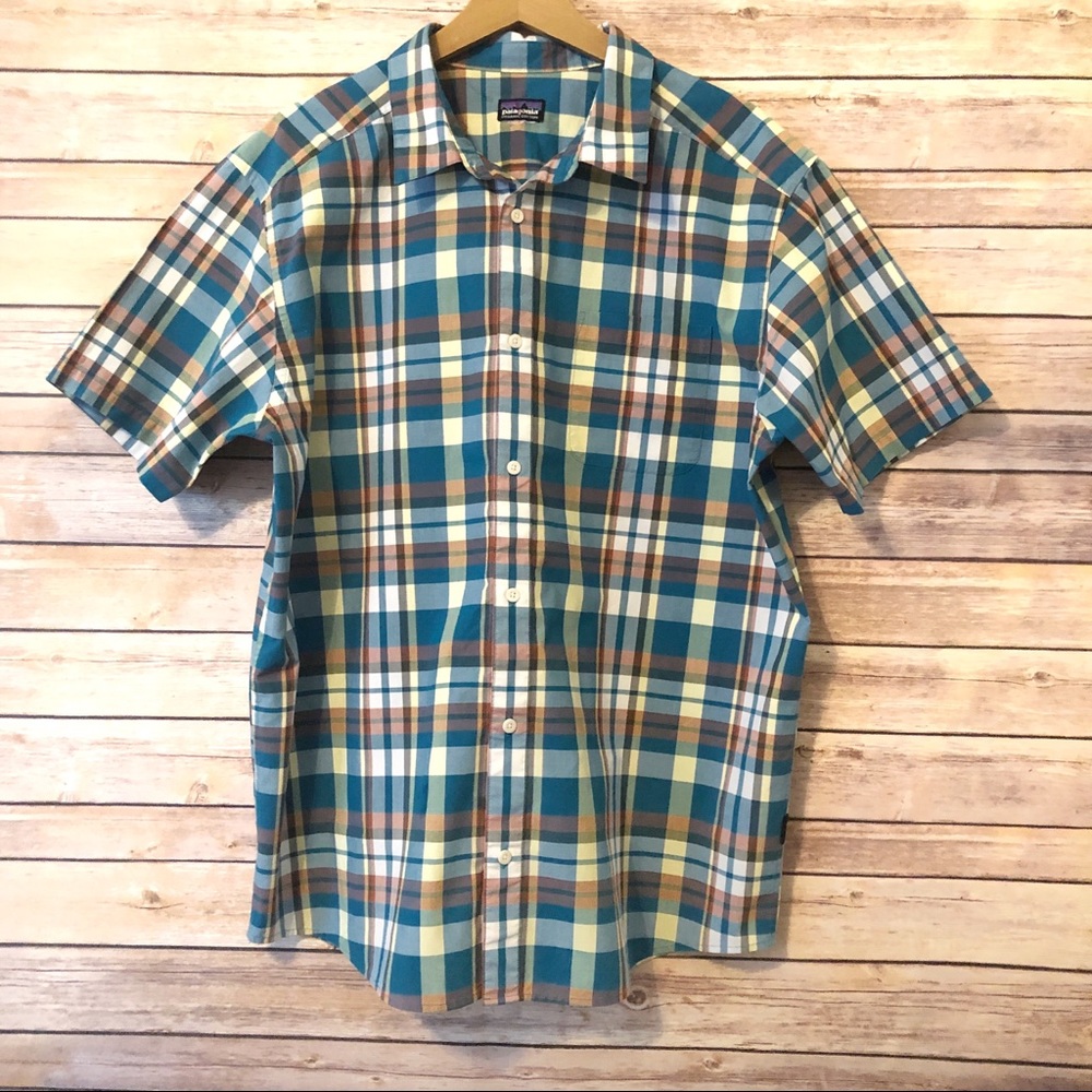 Men’s Cotton Plaid Patagonia buttoned down shirt